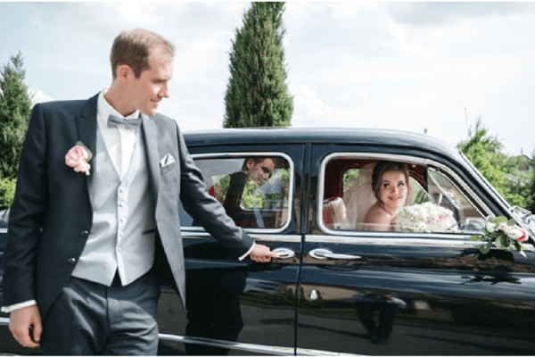 7 Benefits of Hiring a Limousine for Your Wedding
