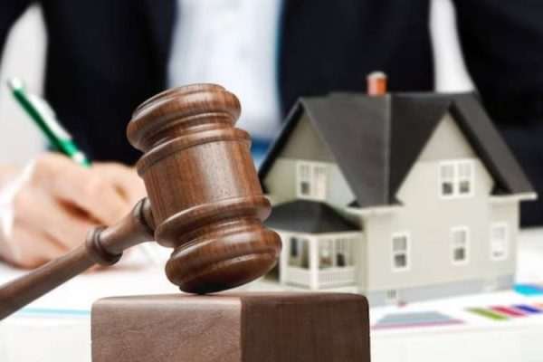 luxury real estate auction