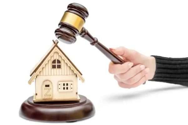 luxury real estate auction