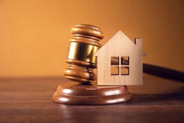 luxury real estate auction