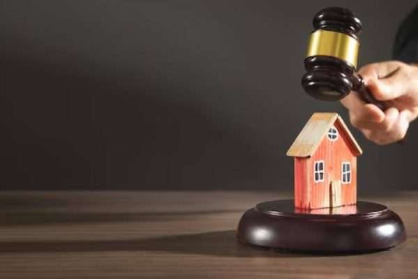 luxury real estate auction