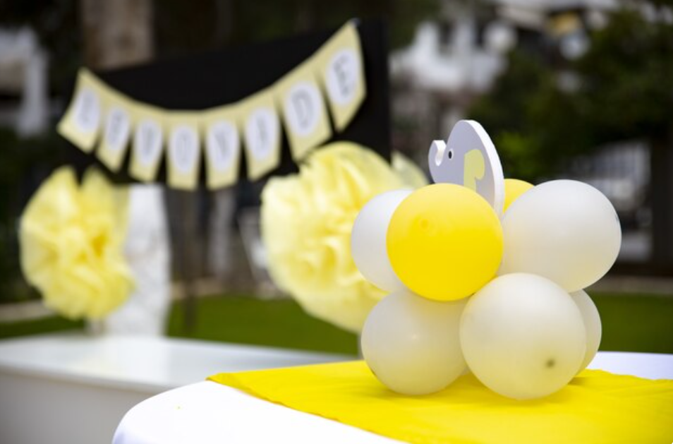 Stylish Balloon Displays for Graduation Parties