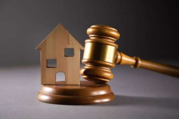 luxury real estate auction