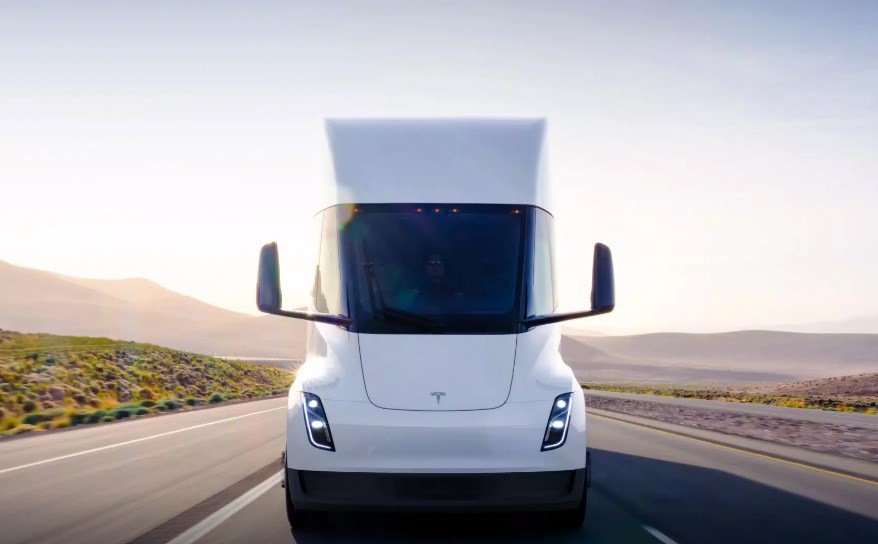 Tesla Semi Trucks Spotted in Numbers for the First Time