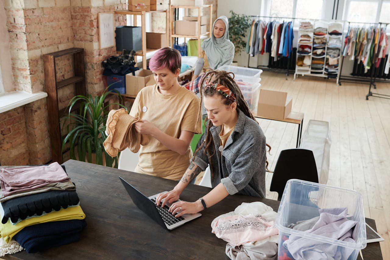 Essential Selling Tips for Your Online Clothing Venture