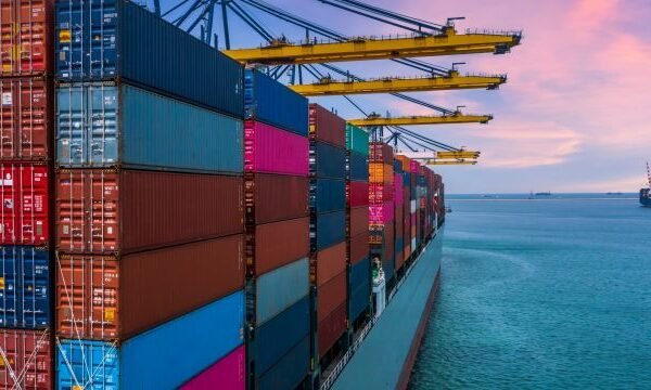 The Benefits and Challenges of Cross-Border Freight Shipping