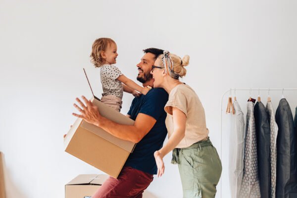 Simplify Moving Day: How Professional House Cleaning Saves Time and Effort Simplify Moving Day