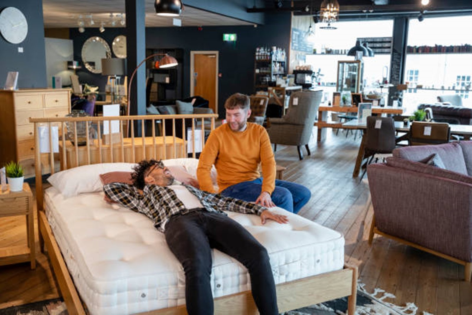 Is Convenience Worth Sacrificing the In-Store Mattress Experience?