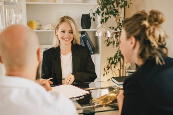 Finding the Right Real Estate Agent in Walkerville: A Local’s Guide to Success