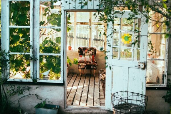 How an Aluminum Retractable Sunroom Enhances Your Living Area