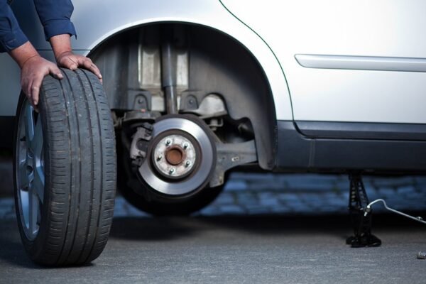 How Long Does It Take to Change a Tire A Complete Guide