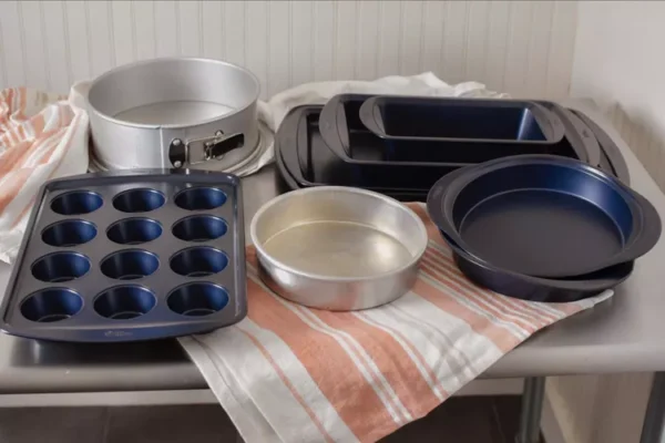 cake box and cake pan