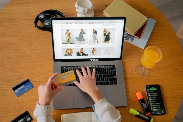 4 Features Every Business Should Look for in a Digital Storefront