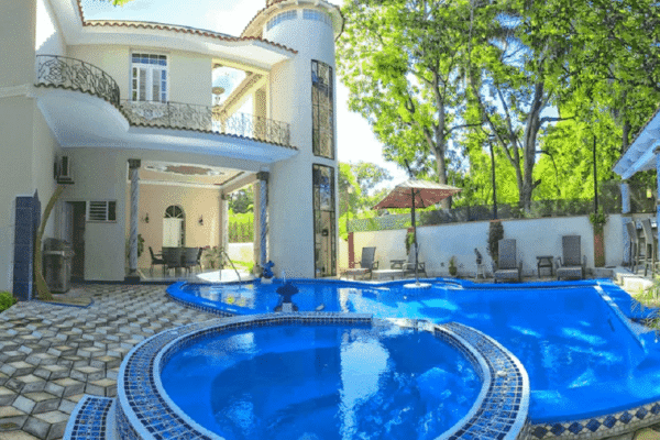 Mansions for Rent in Havana