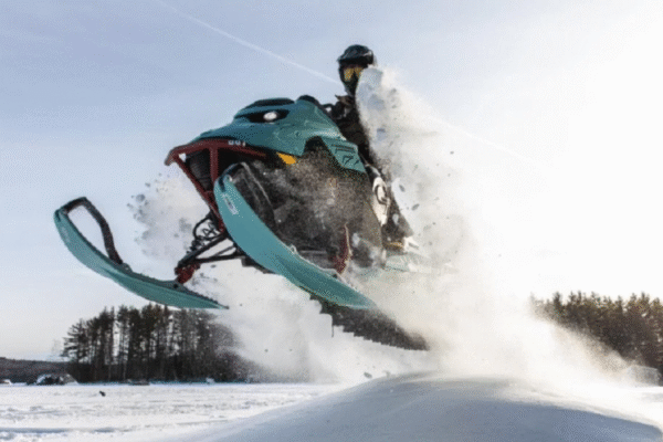 Your Guide to Snowmobile Rentals in Rangeley, Maine