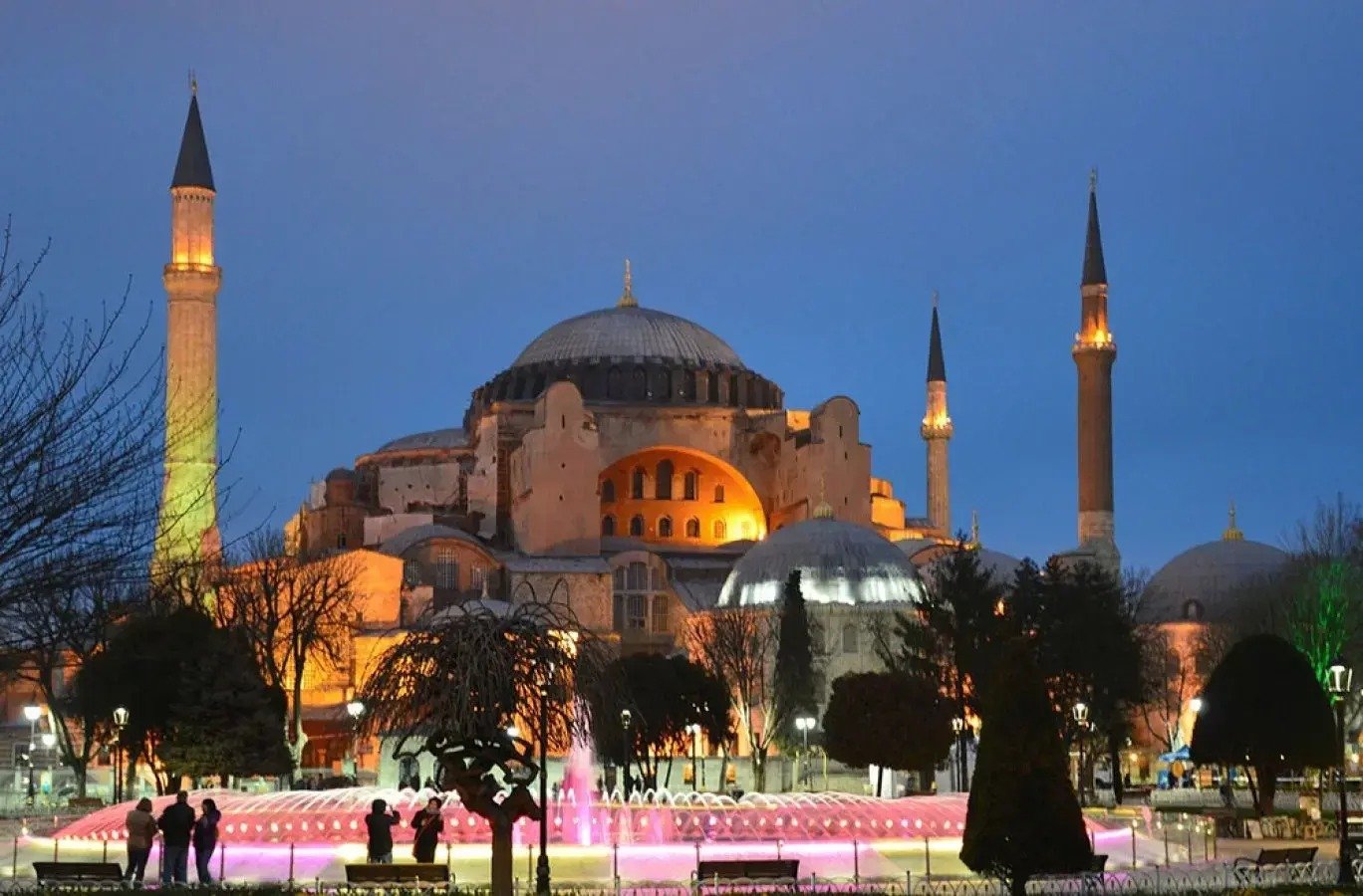 Free Tour Estambul: Descubre la ciudad con guía en español gracias a Viaurbis Qué es un Free Tour y por qué elegirlo en Estambul