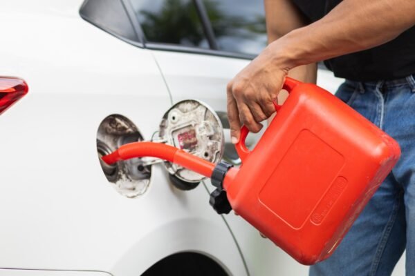 Instant fuel delivery service assisting a car in Dubai during an emergency