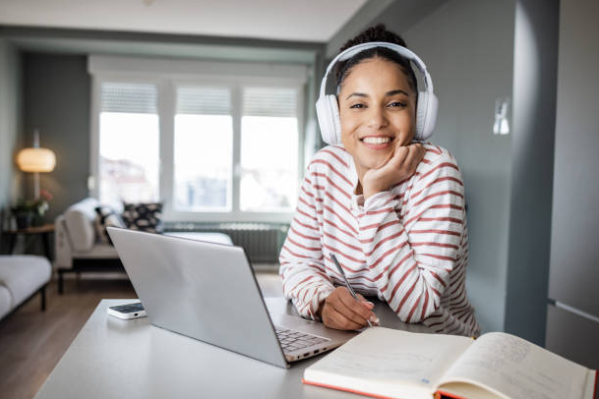 From Overwhelmed to Organised: How Audio Lessons Help NEET Students Manage Time Better