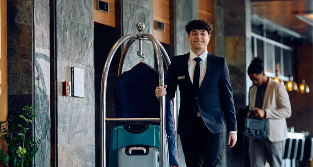 How to Welcome Hotel Guests: 6 Practical Tips