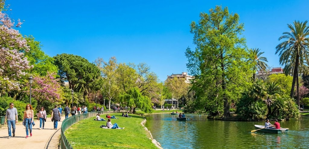 image illustrating seasons to visit Barcelona