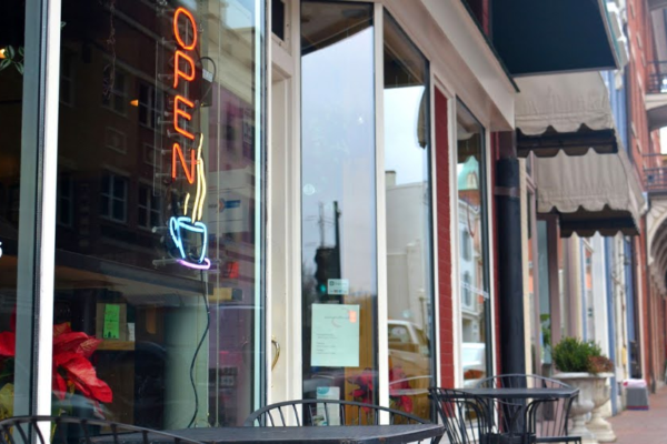 How to Make Your Small Business Storefront Stand Out: 7 Proven Tips