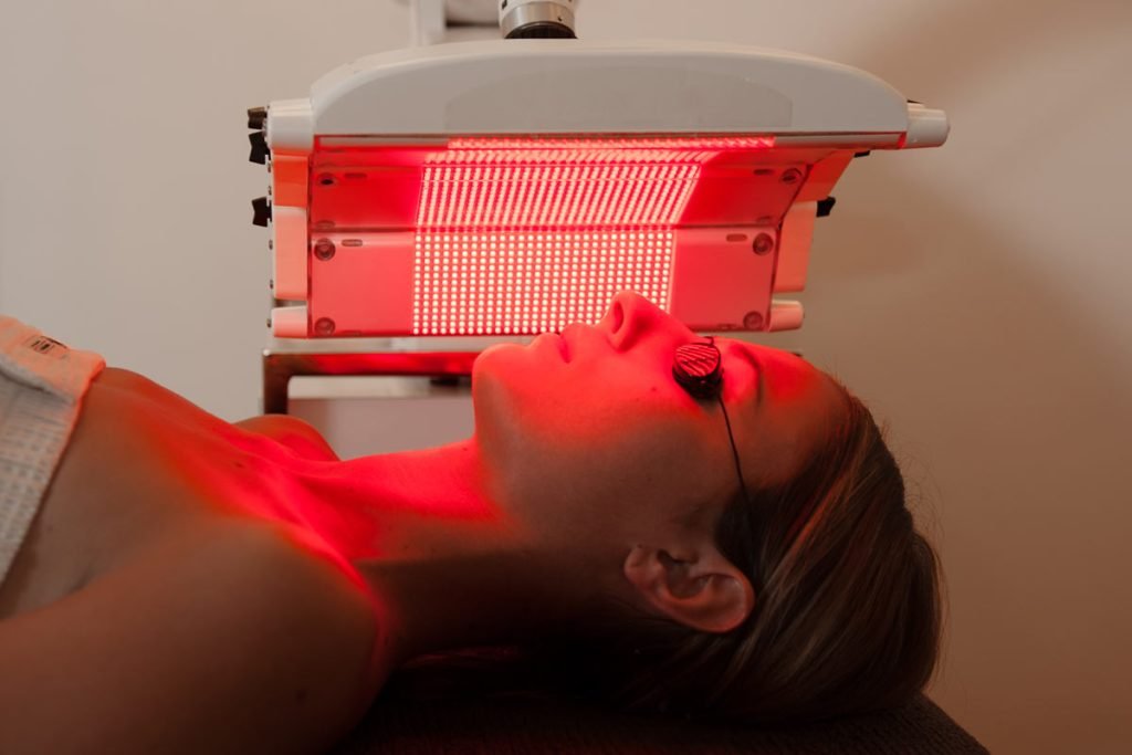 Red Light Therapy Devices in Physical Therapy and Rehab Clinics