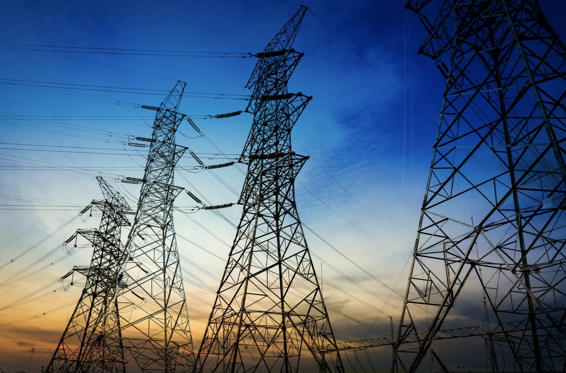 Mitigating Regulatory Risks in High-Frequency Energy Trading: Insights from the CEE Region