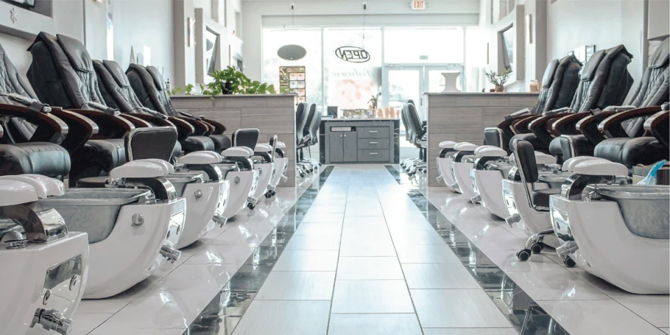 Choosing the Right Luxury Pedicure Chairs for Your Salon 1 image 260