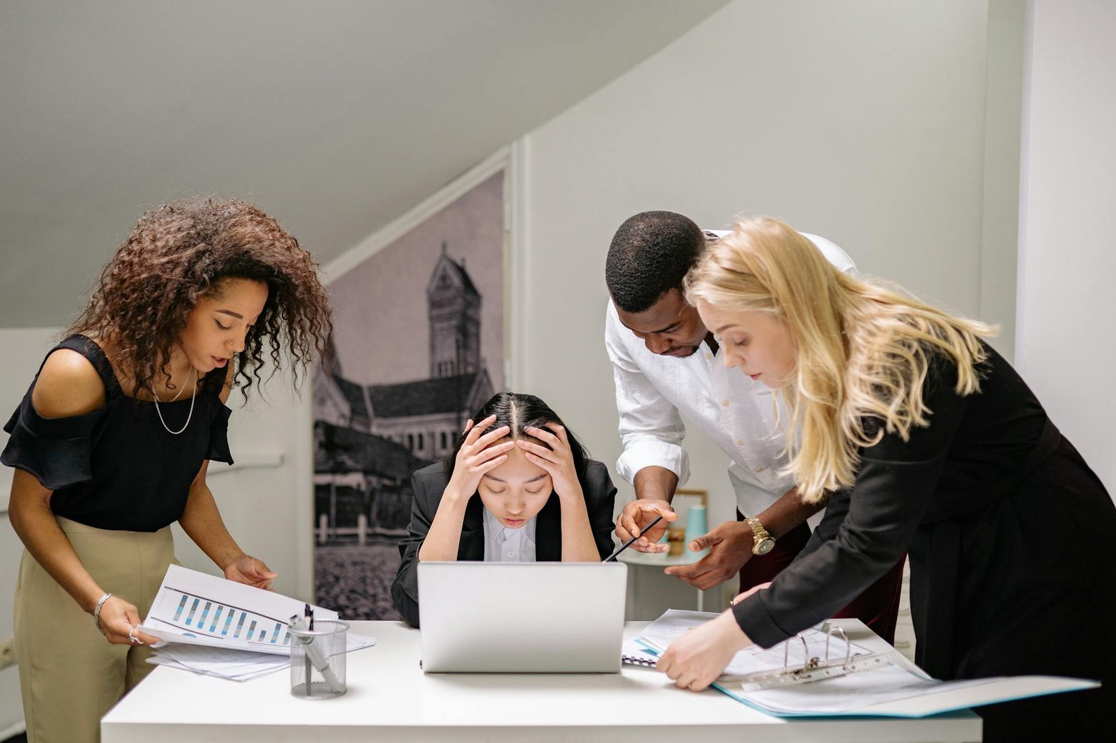 Why Some Toronto Businesses Get Leads Online and Others Don’t 1 pexels photo 7640766