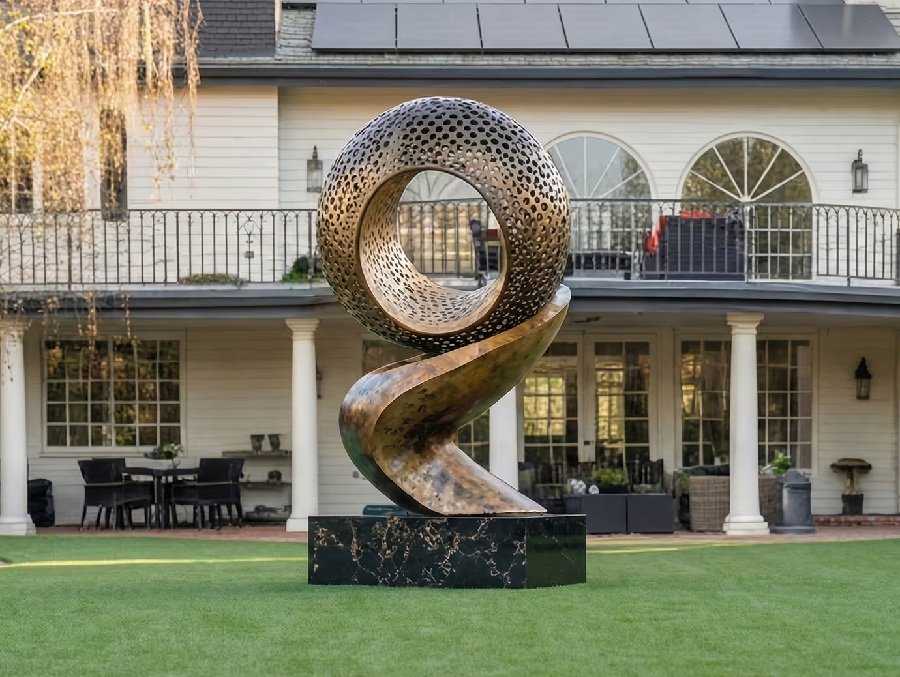 How Custom Sculpture Projects Bring Architecture to Life