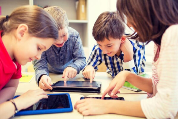 lifestyle students tech tablets