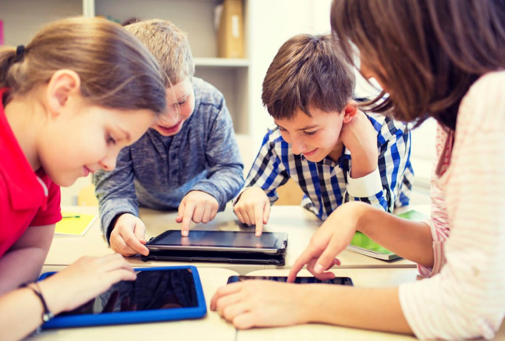 lifestyle students tech tablets