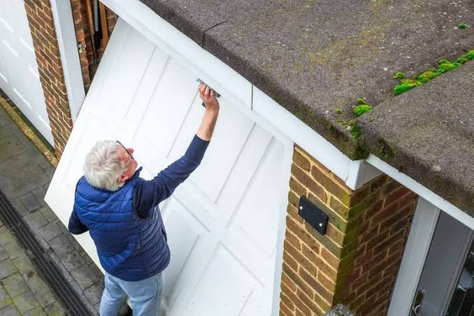 Should You Repair or Replace a Garage Door That's More Than 10 Years Old? 1 images 29