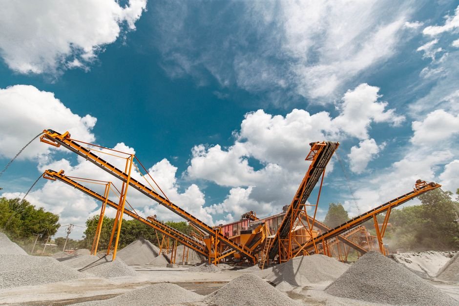 HT56-42 polyurethane fine screen panel with precise apertures for silica sand processing in industrial mineral plant